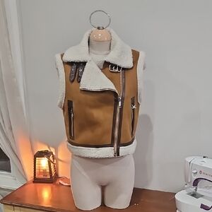 Mark Edwards Strappy Suede Like Vest. Sz Xs Oversized. Like New.